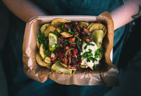 Street Food - chips with lemon